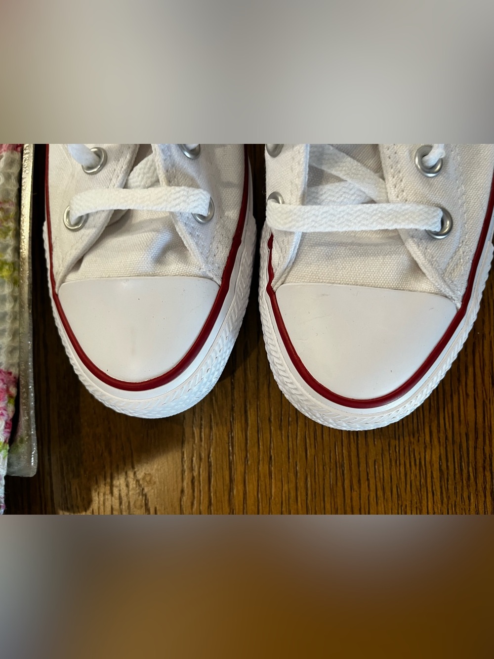 New Converse White Sneakers size 7 womens - Picture 9 of 9
